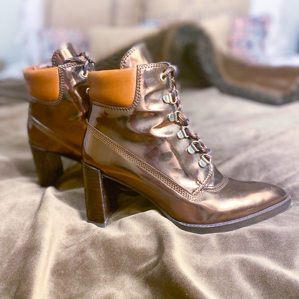 Stuart Weizmann x Gigi Hadid Boot